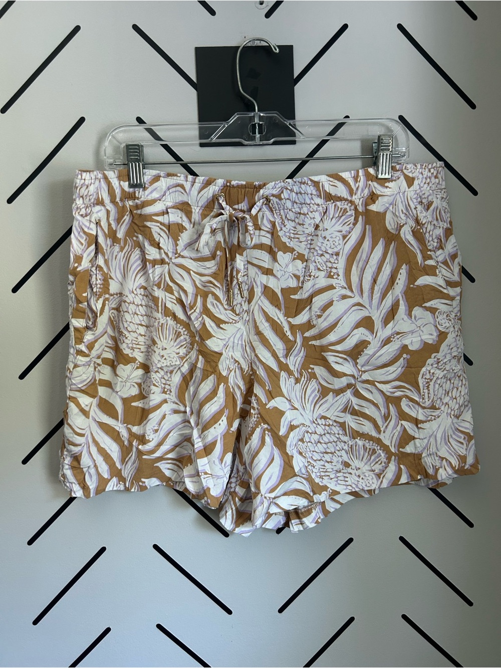 Lilly Pulitzer pineapple printed soft cotton pill on shorts